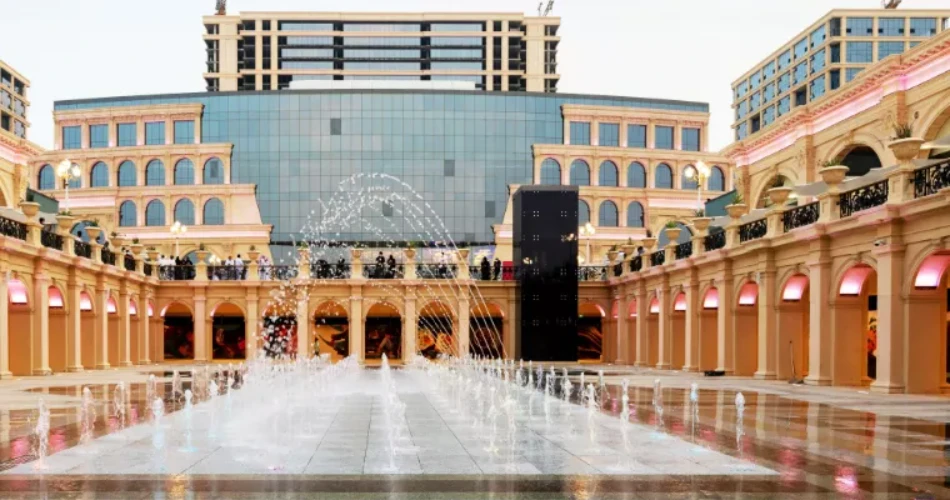 A Walk Down King Fahd Road: Where Jeddah Comes Alive