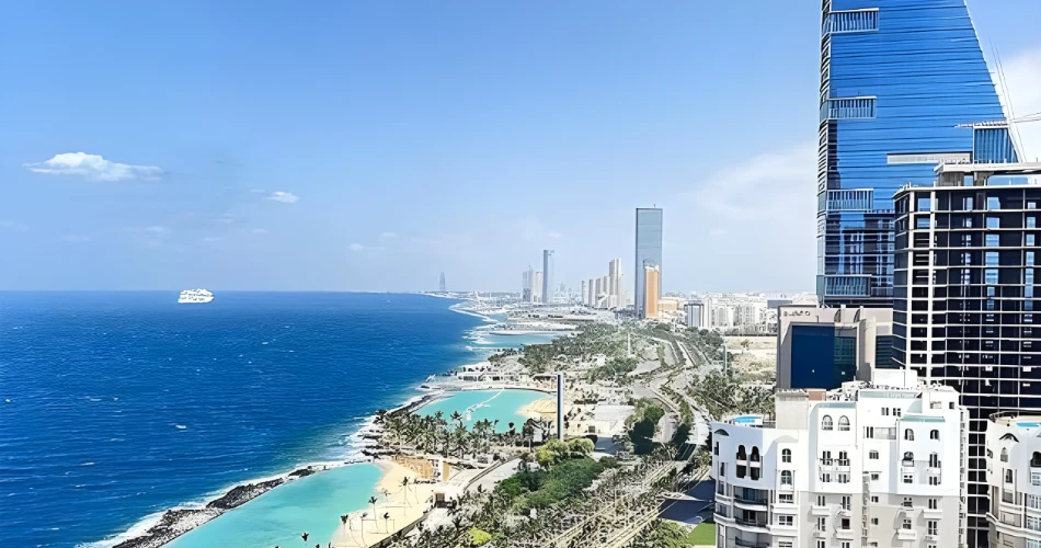 A Walk Down King Fahd Road: Where Jeddah Comes Alive