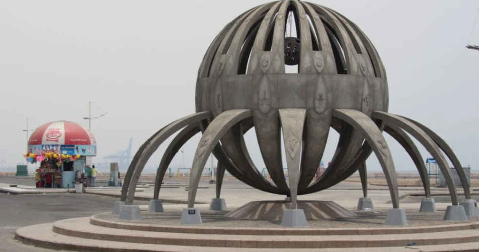 From Coffee Shops to Coastal Breezes: A Day Along King Fahd Road in Jeddah