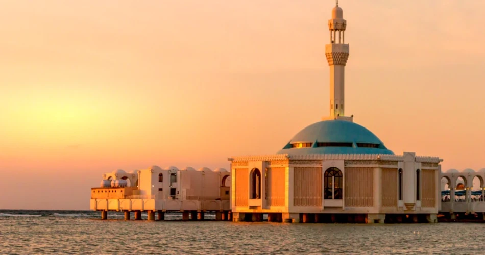 From Coffee Shops to Coastal Breezes: A Day Along King Fahd Road in Jeddah