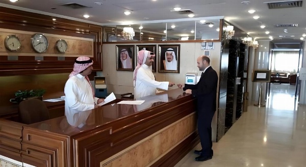 Reception counter with artwork Hotel Rooms In Jeddah