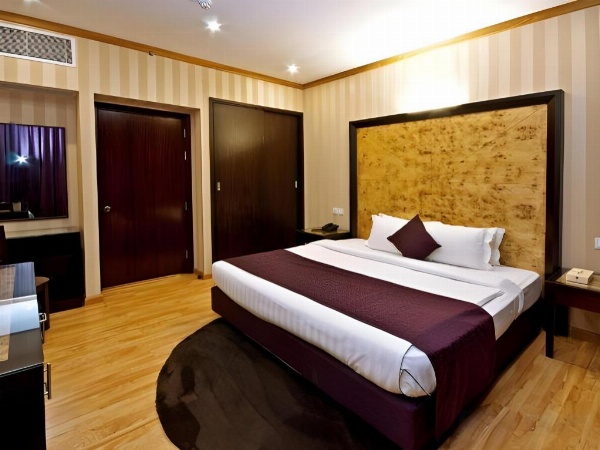 King Room with sofa and TV at Al Hyatt Jeddah Continental Hotel